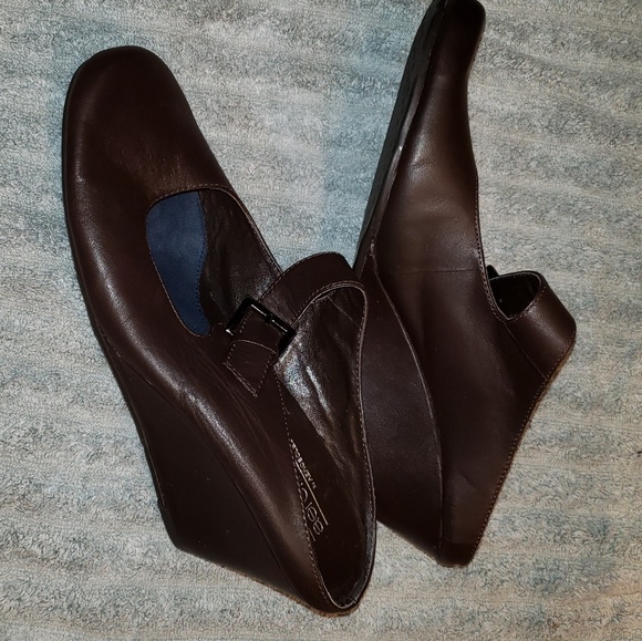 💜3/$10💜Nice comfy brown Aerology wedges - Picture 5 of 7